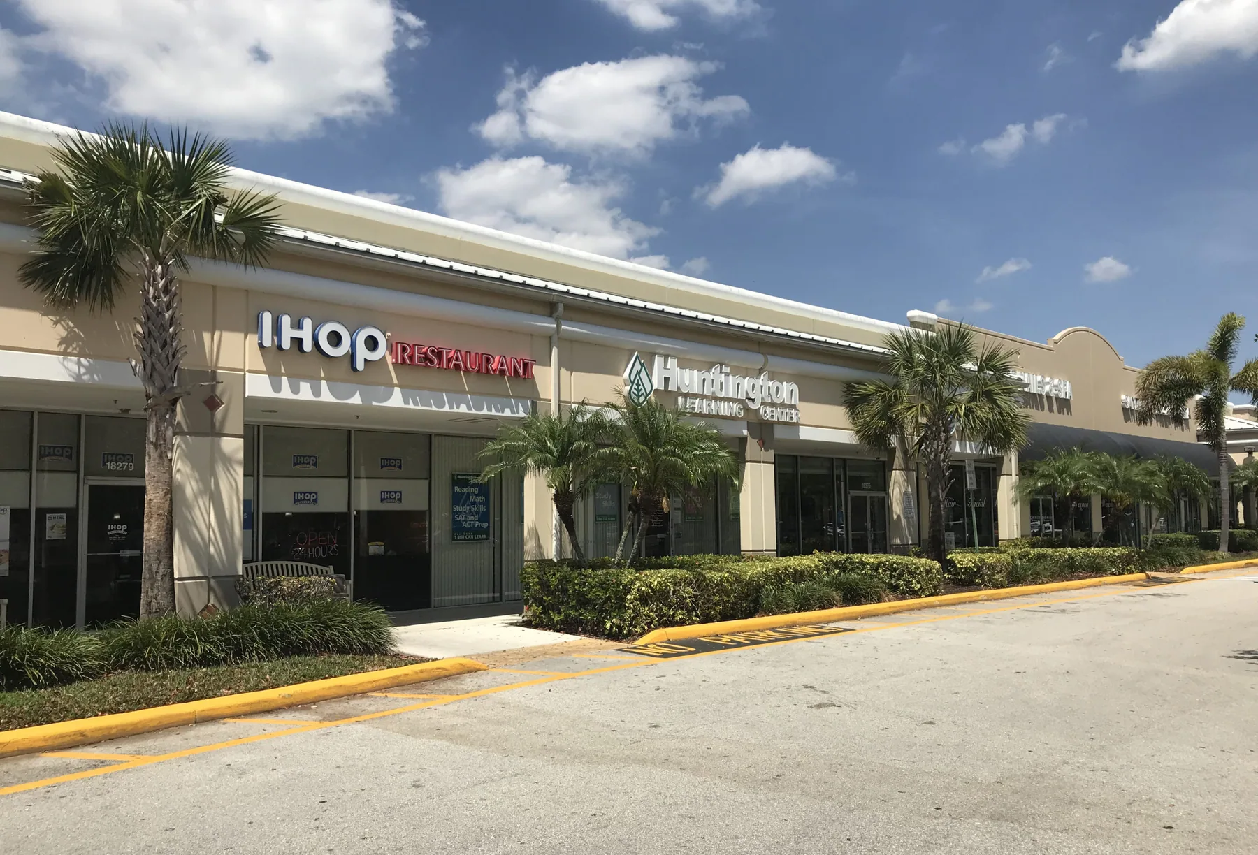 Shoppes of Silver Lakes retail center in Pembroke Pines